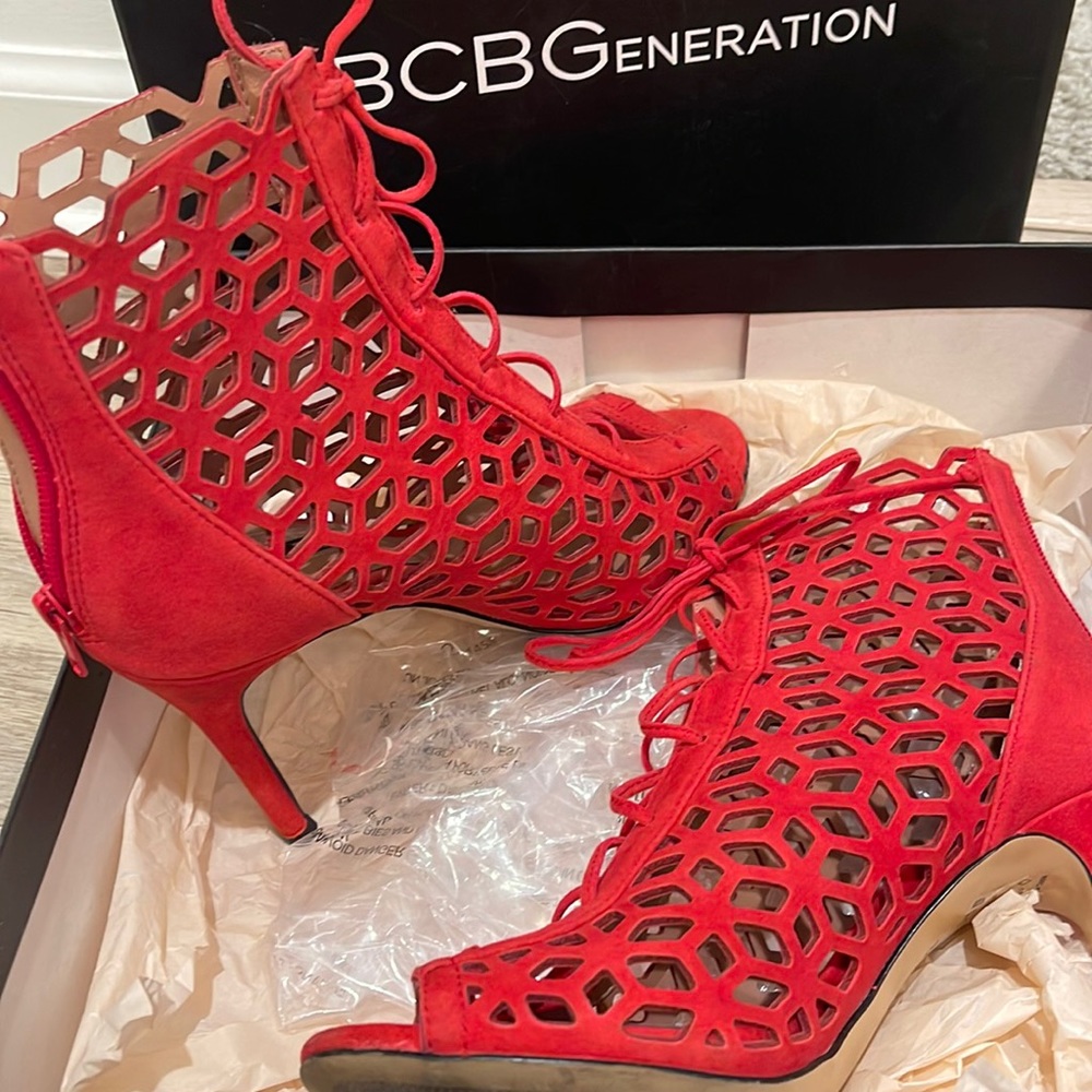 BCBGeneration “ISCA” heels in red size 8